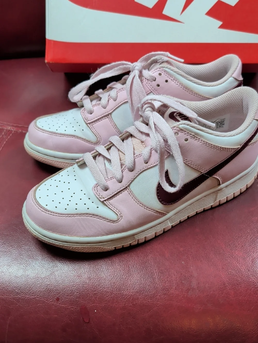 Nike Low Dunk Girl's Size 7 Y With Box